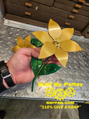 Picture of 6-Petal Christmas Gold 3 Pack Micro -25 Flower