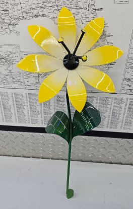 Picture of 22-Short - 3-Point Center Yellow Daisy