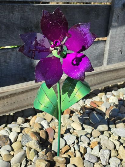 Picture of 22-Short Mutant Flower- Twilight Green Purple Center