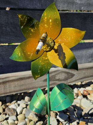 Picture of 22-Short PM Poinsettia- Hidden Treasure - Gold Spark Plug Center